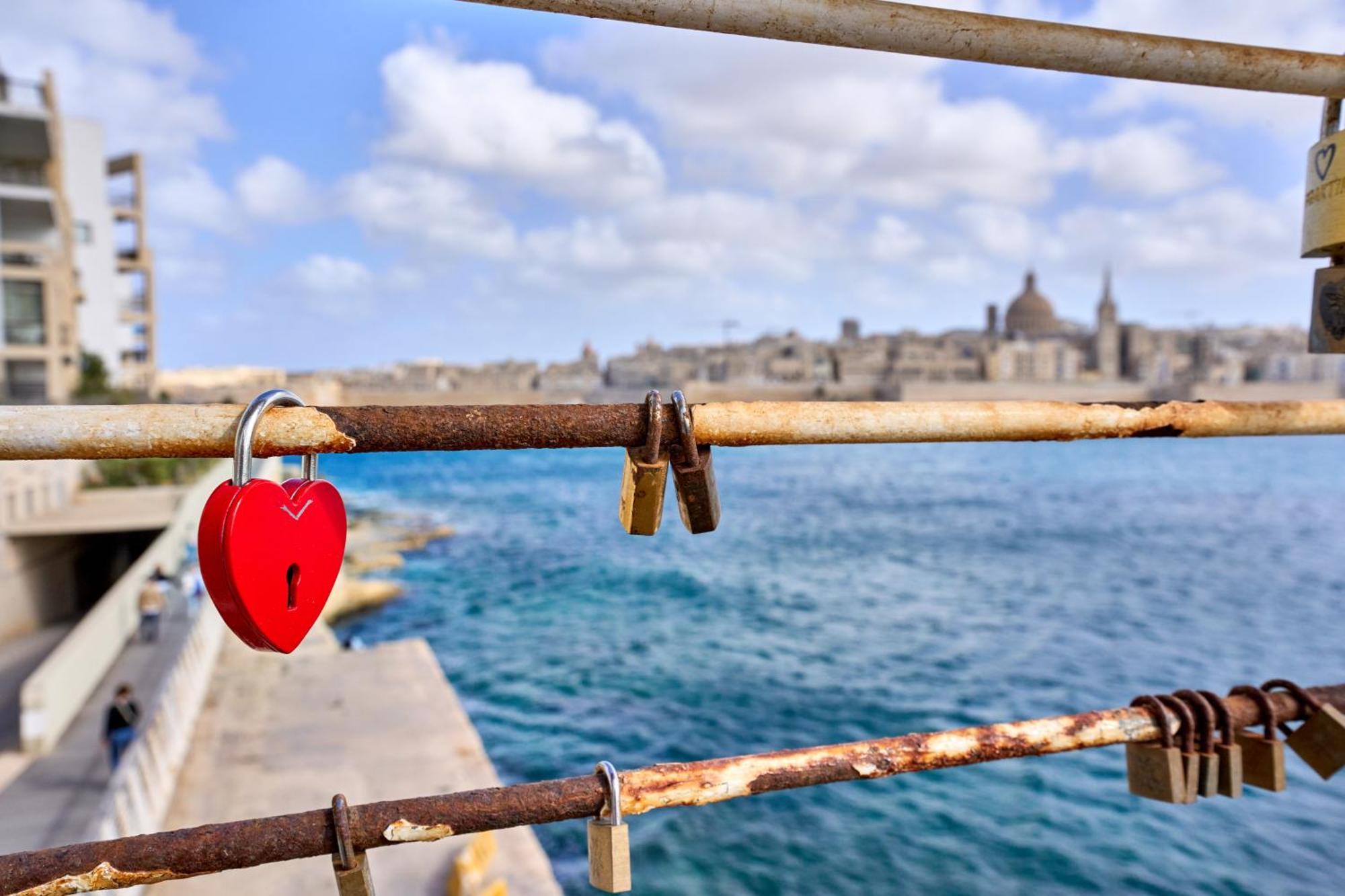 Stylish Apartment In Tigne Point Sliema Ngoại thất bức ảnh